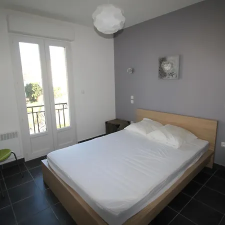 Renove Avec Terrasse, A Deux Pas Du Centre Et De La Mer, Ideal Pour 4 Personnes - Fr-1-309-4 *