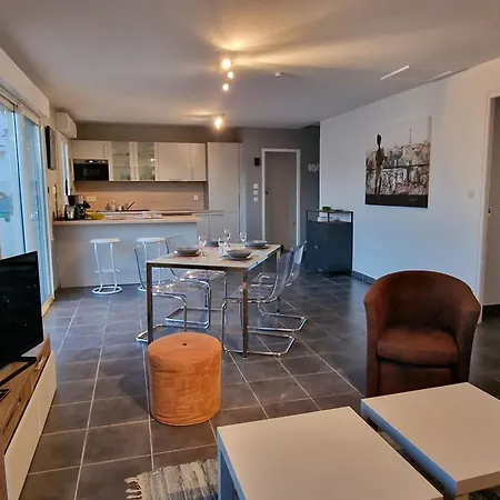 Renove A Avec Terrasse - Fr-1-309-4 Apartment *
