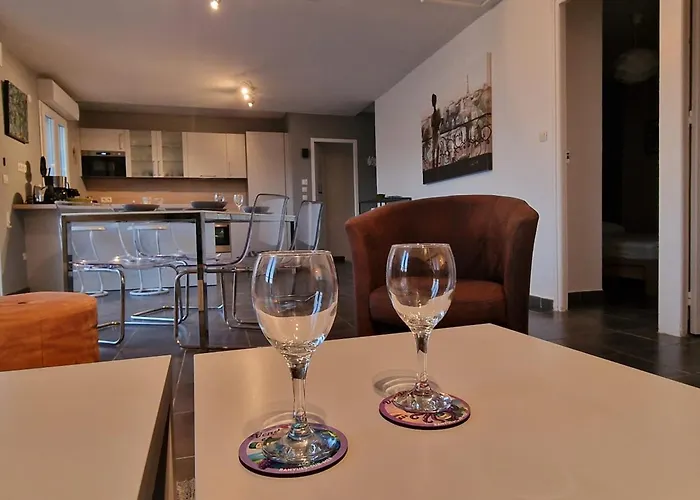 Renove A Avec Terrasse - Fr-1-309-4 Apartment *